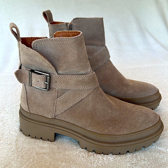 LUCKY BRAND Elyton Suede Zip Buckle Crossover Chunky Lug Sole Boots SIZE 8 - Picture 9 of 9